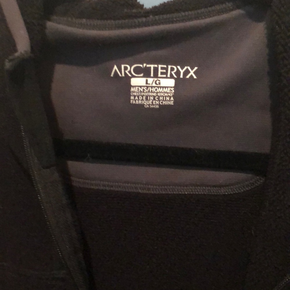 Arcteryx men’s fleece jacket! Very good condition!!! Zippers all excellent! Warm